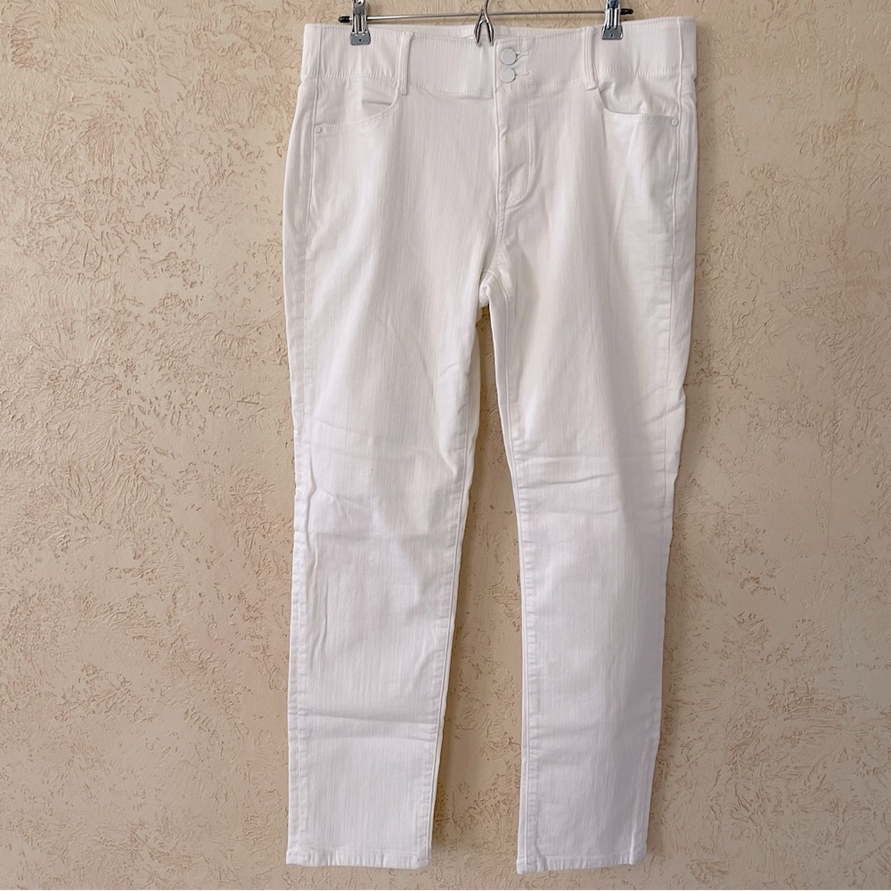 Apt 9 White Straight Leg Jean stretchy waist comfort waist band